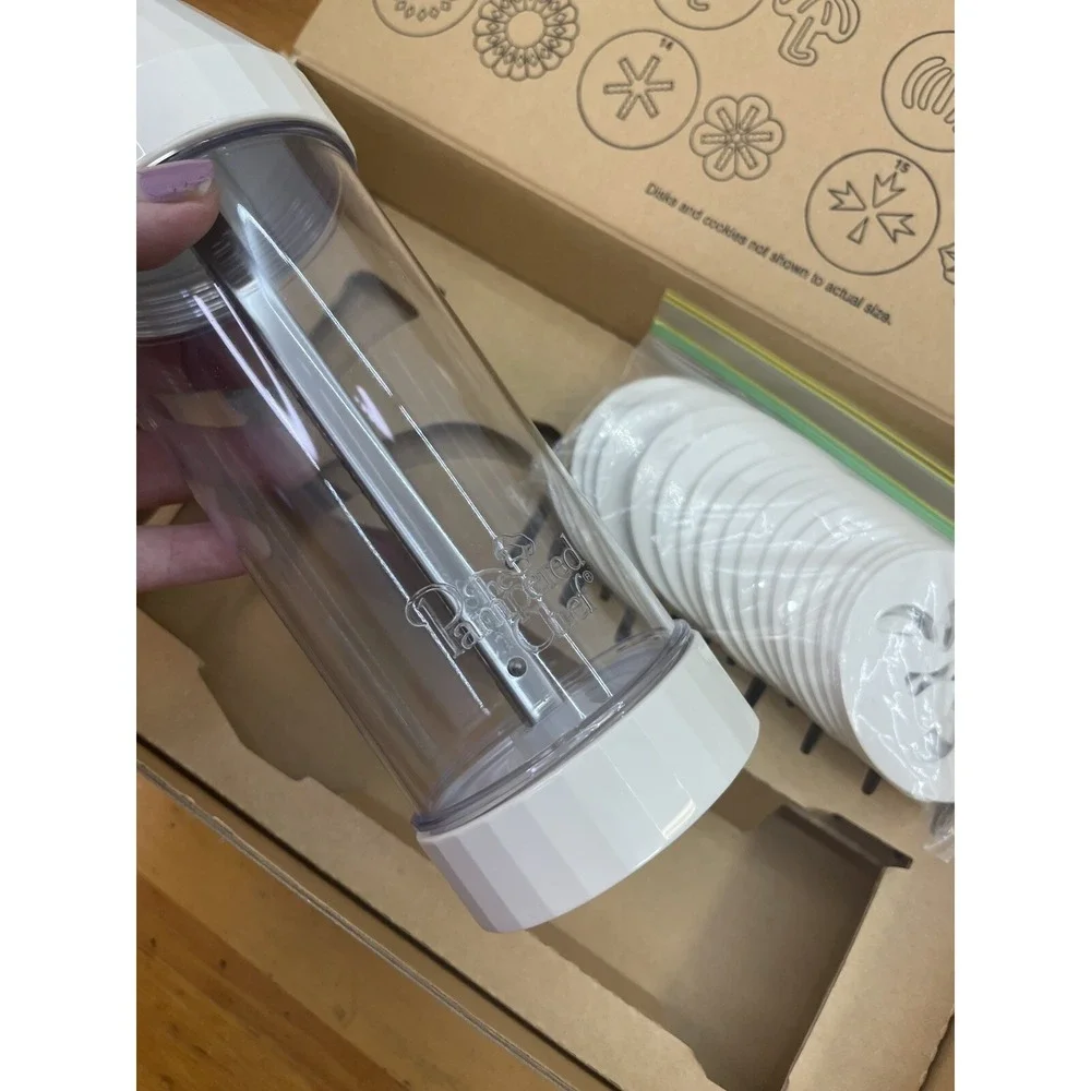 The Pampered Chef Cookie Press 1525 With 16 Cookie‎ Discs Designs